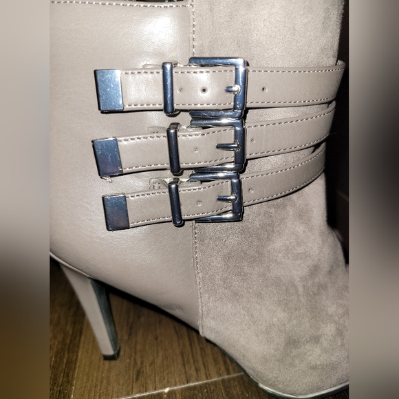 Sam & Libby Gray Woman's Ankle Boots, Size 9.5 - Picture 6 of 14